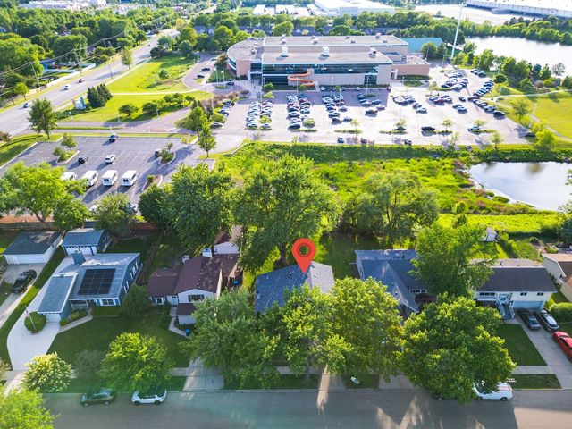 1240 Foxcroft Drive, Aurora, IL 60506