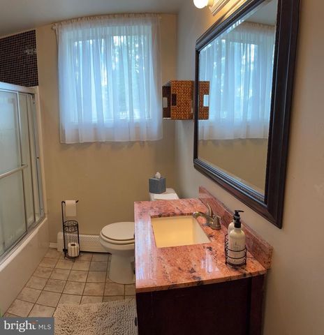 300 CLIFTON AVE, Collingdale, PA 19023