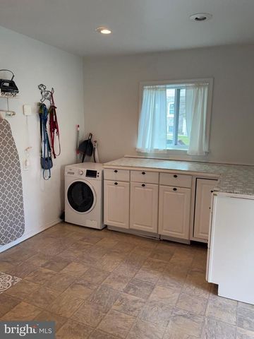 300 CLIFTON AVE, Collingdale, PA 19023