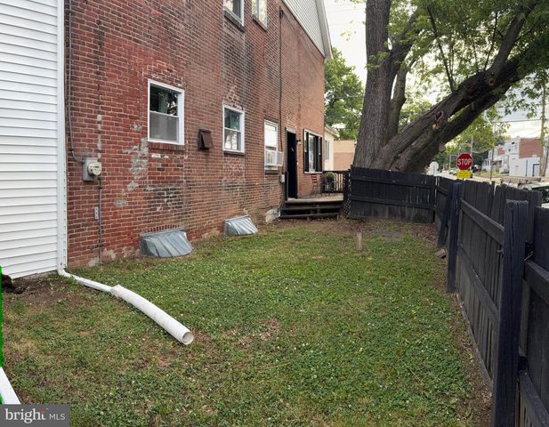 300 CLIFTON AVE, Collingdale, PA 19023