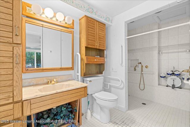 1418 Chester Road, Lansing, MI 48912