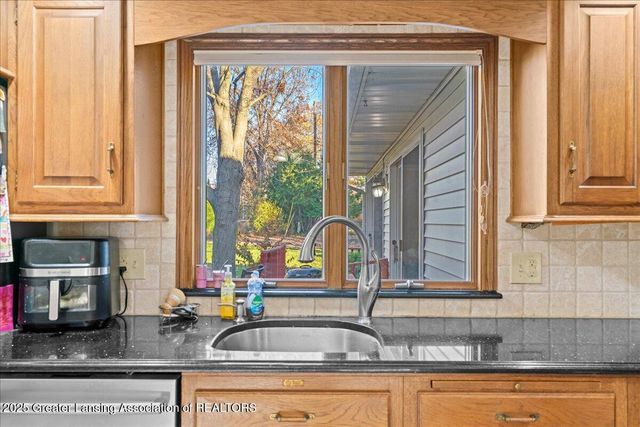 1418 Chester Road, Lansing, MI 48912