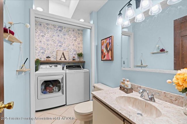 1418 Chester Road, Lansing, MI 48912