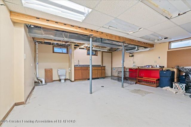 1418 Chester Road, Lansing, MI 48912