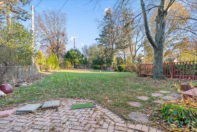 1418 Chester Road, Lansing, MI 48912