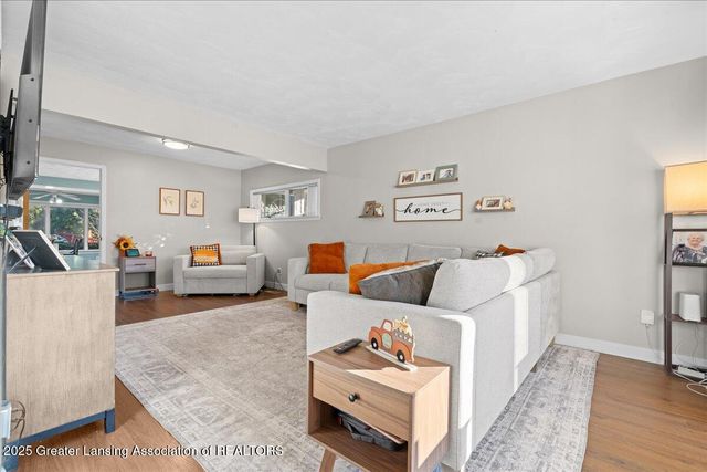 1418 Chester Road, Lansing, MI 48912