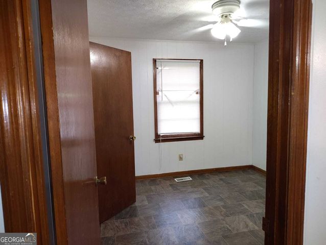 7 Highland Avenue, Hawkinsville, GA 31036