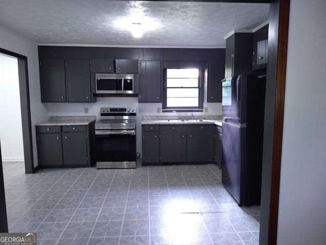 7 Highland Avenue, Hawkinsville, GA 31036