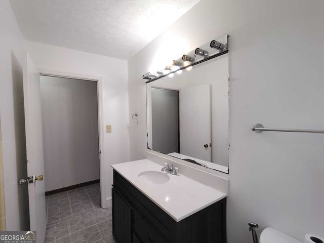 7 Highland Avenue, Hawkinsville, GA 31036