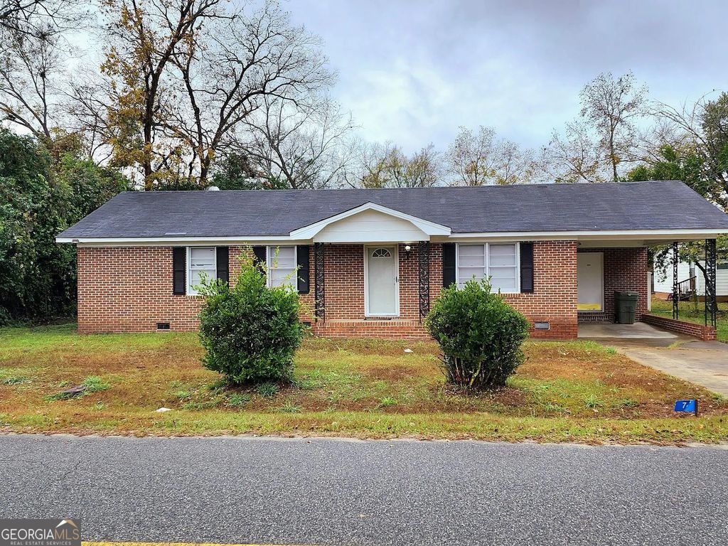 7 Highland Avenue, Hawkinsville, GA 31036