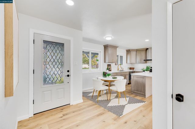 1750 Woodcrest Dr, Concord, CA 94521