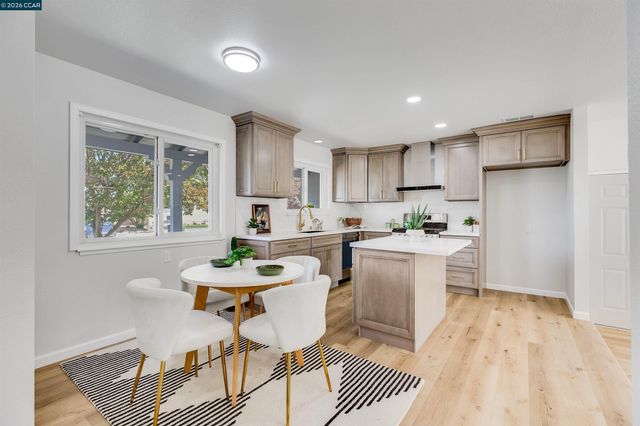 1750 Woodcrest Dr, Concord, CA 94521