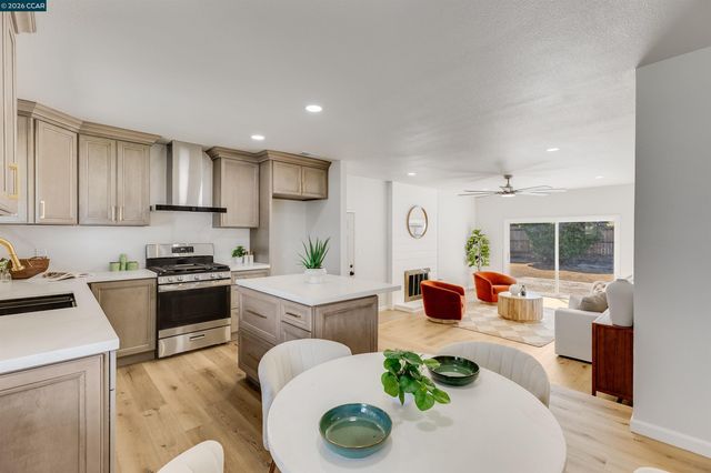 1750 Woodcrest Dr, Concord, CA 94521