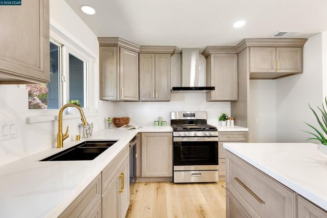 1750 Woodcrest Dr, Concord, CA 94521