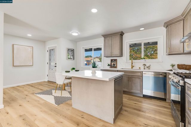1750 Woodcrest Dr, Concord, CA 94521