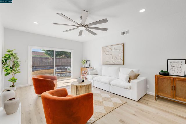 1750 Woodcrest Dr, Concord, CA 94521