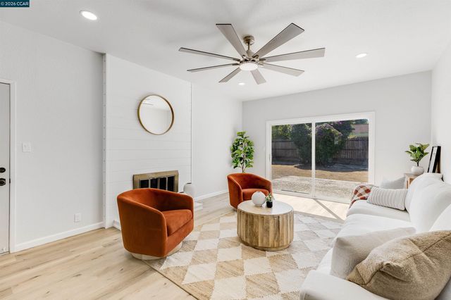 1750 Woodcrest Dr, Concord, CA 94521
