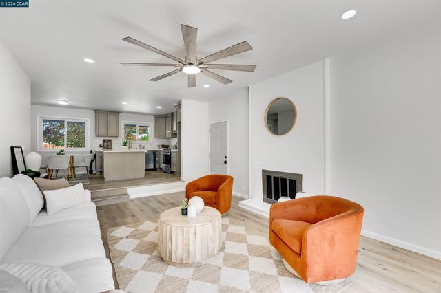 1750 Woodcrest Dr, Concord, CA 94521