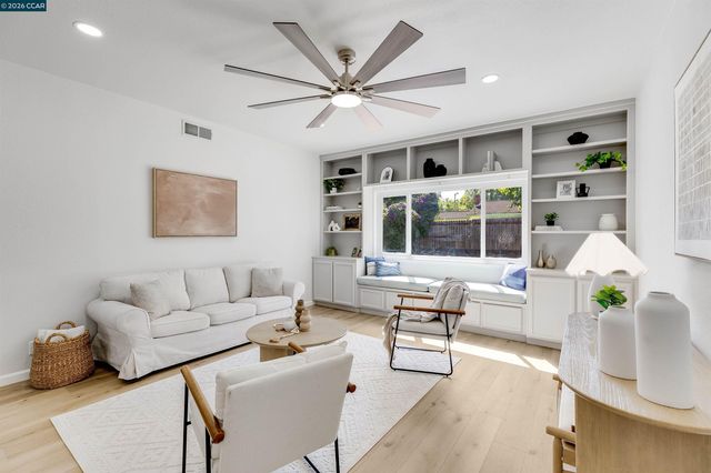 1750 Woodcrest Dr, Concord, CA 94521