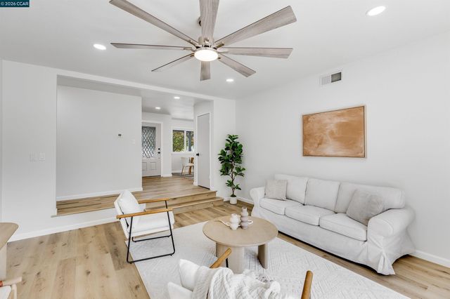 1750 Woodcrest Dr, Concord, CA 94521