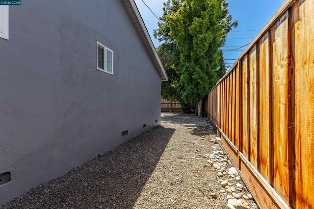 1750 Woodcrest Dr, Concord, CA 94521
