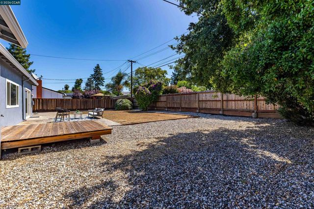 1750 Woodcrest Dr, Concord, CA 94521