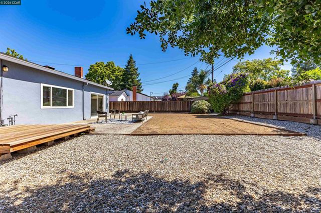 1750 Woodcrest Dr, Concord, CA 94521