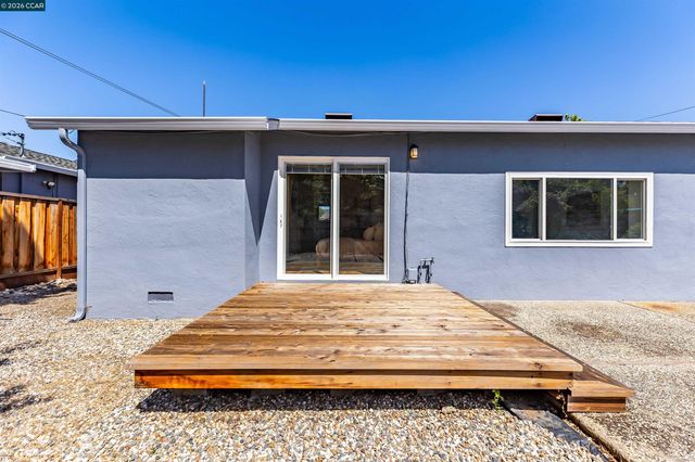 1750 Woodcrest Dr, Concord, CA 94521