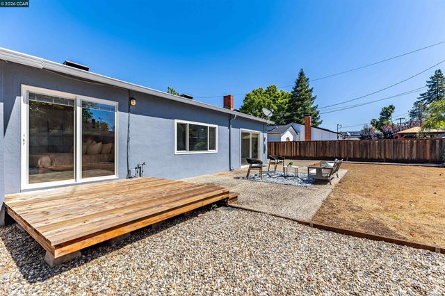 1750 Woodcrest Dr, Concord, CA 94521