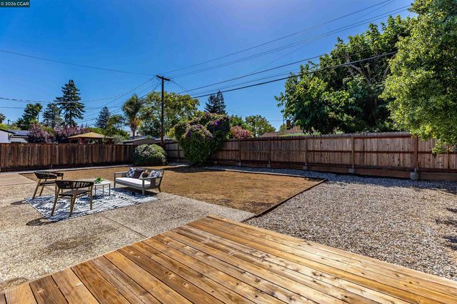 1750 Woodcrest Dr, Concord, CA 94521