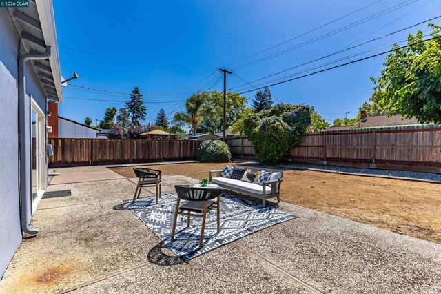 1750 Woodcrest Dr, Concord, CA 94521
