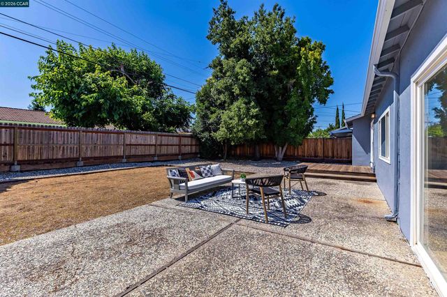 1750 Woodcrest Dr, Concord, CA 94521