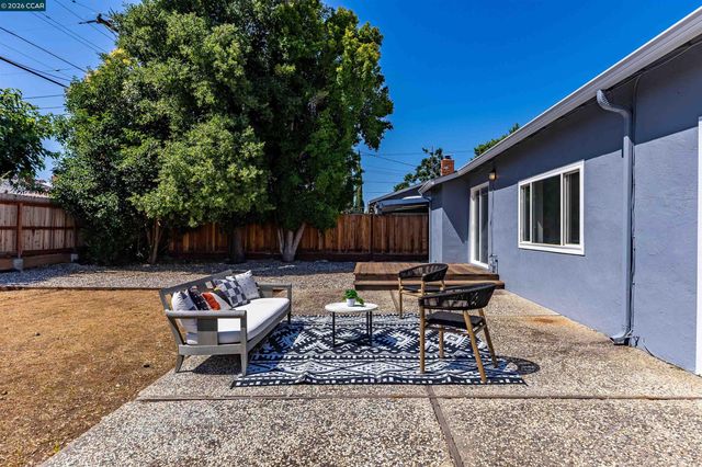 1750 Woodcrest Dr, Concord, CA 94521