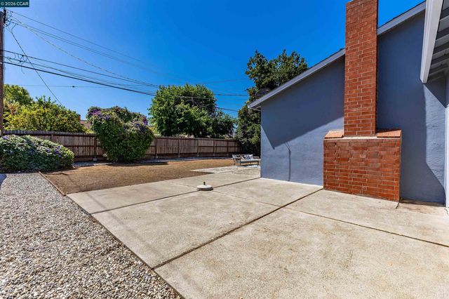 1750 Woodcrest Dr, Concord, CA 94521