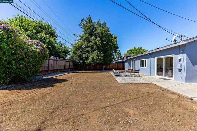 1750 Woodcrest Dr, Concord, CA 94521