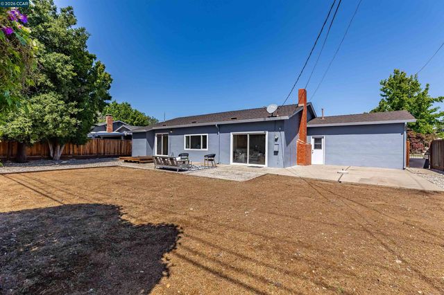 1750 Woodcrest Dr, Concord, CA 94521