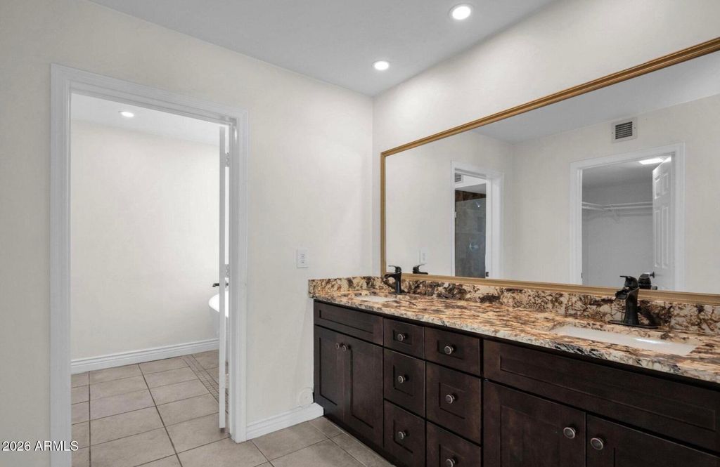 Image 16 of property listing at 8434 E SAN BERNARDO Drive, Scottsdale, AZ 85258