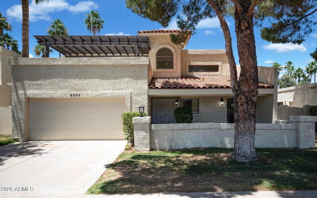 Image 3 of property listing at 8434 E SAN BERNARDO Drive, Scottsdale, AZ 85258
