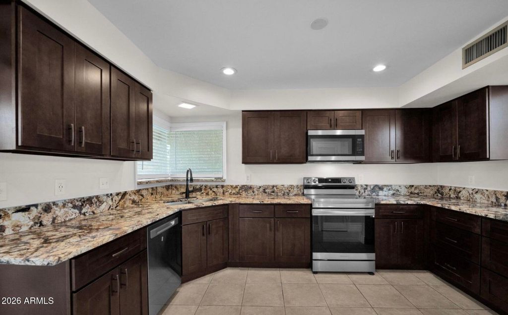 Image 5 of property listing at 8434 E SAN BERNARDO Drive, Scottsdale, AZ 85258