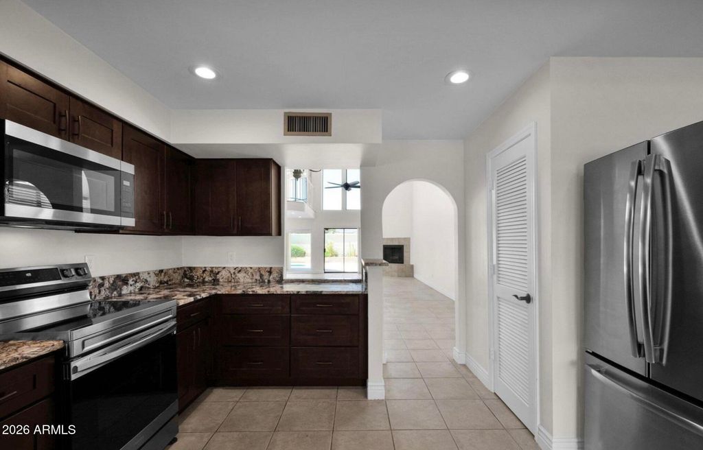 Image 6 of property listing at 8434 E SAN BERNARDO Drive, Scottsdale, AZ 85258
