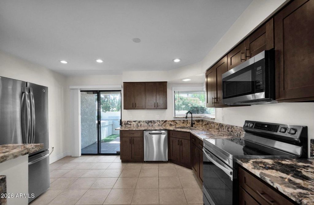 Image 7 of property listing at 8434 E SAN BERNARDO Drive, Scottsdale, AZ 85258