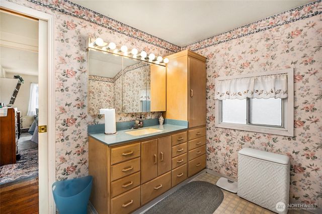 1710 Jacobsen Boulevard NE, Bremerton, WA 98310