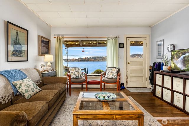 1710 Jacobsen Boulevard NE, Bremerton, WA 98310