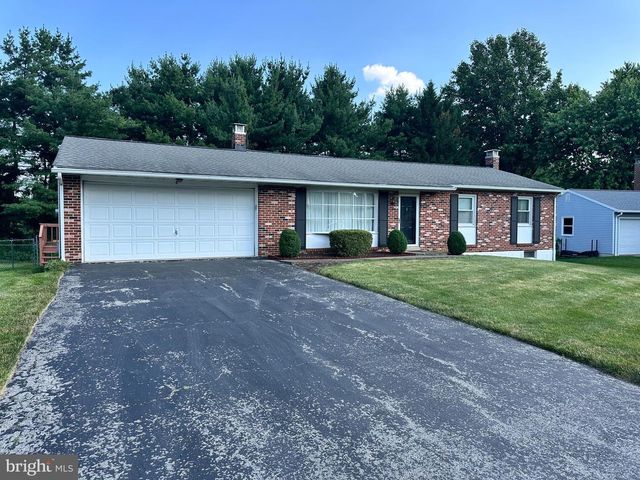 6 CONCORD DR, New Freedom, PA 17349