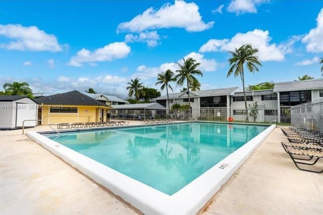 811 NE 199th St 206-33, Miami, FL 33179