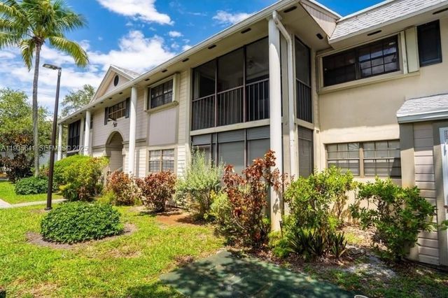 811 NE 199th St 206-33, Miami, FL 33179