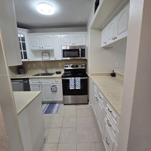 811 NE 199th St 206-33, Miami, FL 33179