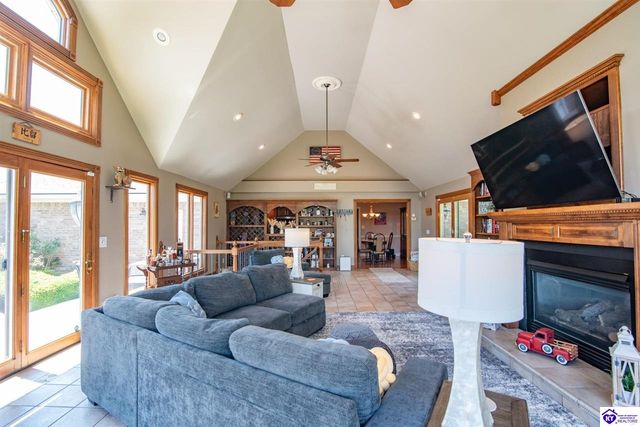103 Coventry Lane, Bardstown, KY 40004