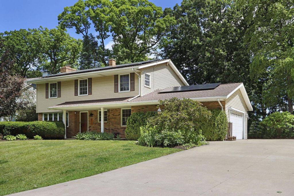 8715 108th AVENUE, Pleasant Prairie, WI 53158
