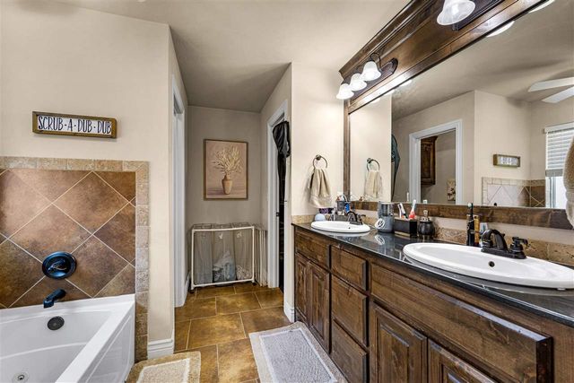 5061 NE Viking Ln, Lawton, OK 73507